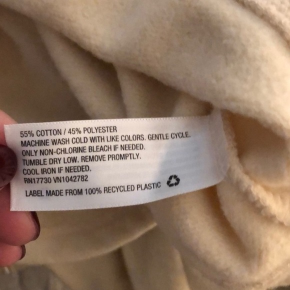 Universal Threads Crew Neck - Picture 3 of 3